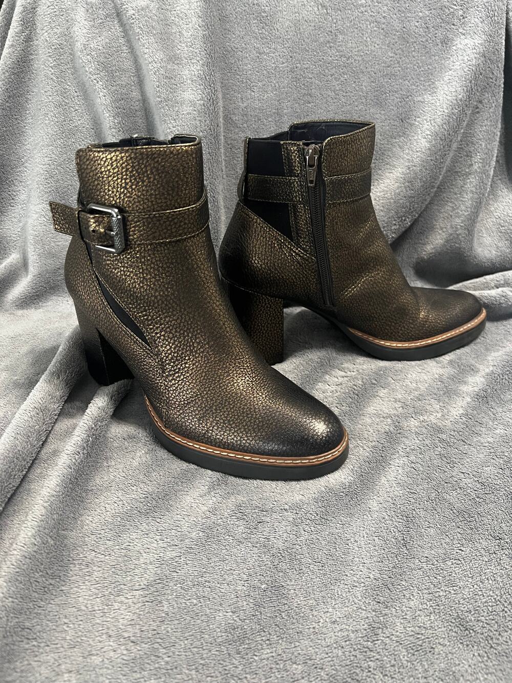 Naturalizer Cora Distressed Gold Metallic Block Heel Ankle Boots Size 9M